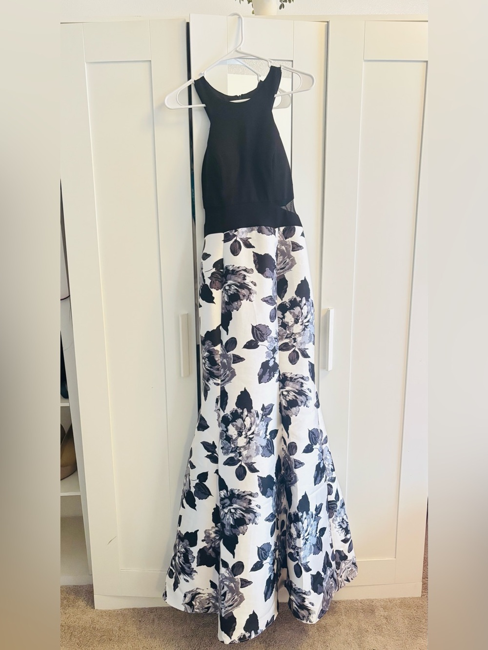 XSCAPE mermaid dress Black & White Floral Halter Size 4
